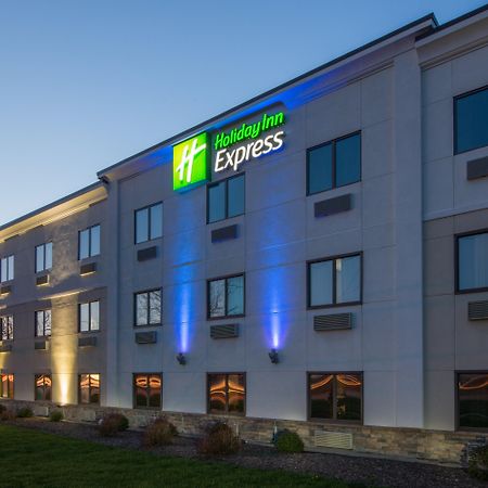 Holiday Inn Express Cleveland Airport - Brook Park By Ihg Exterior photo