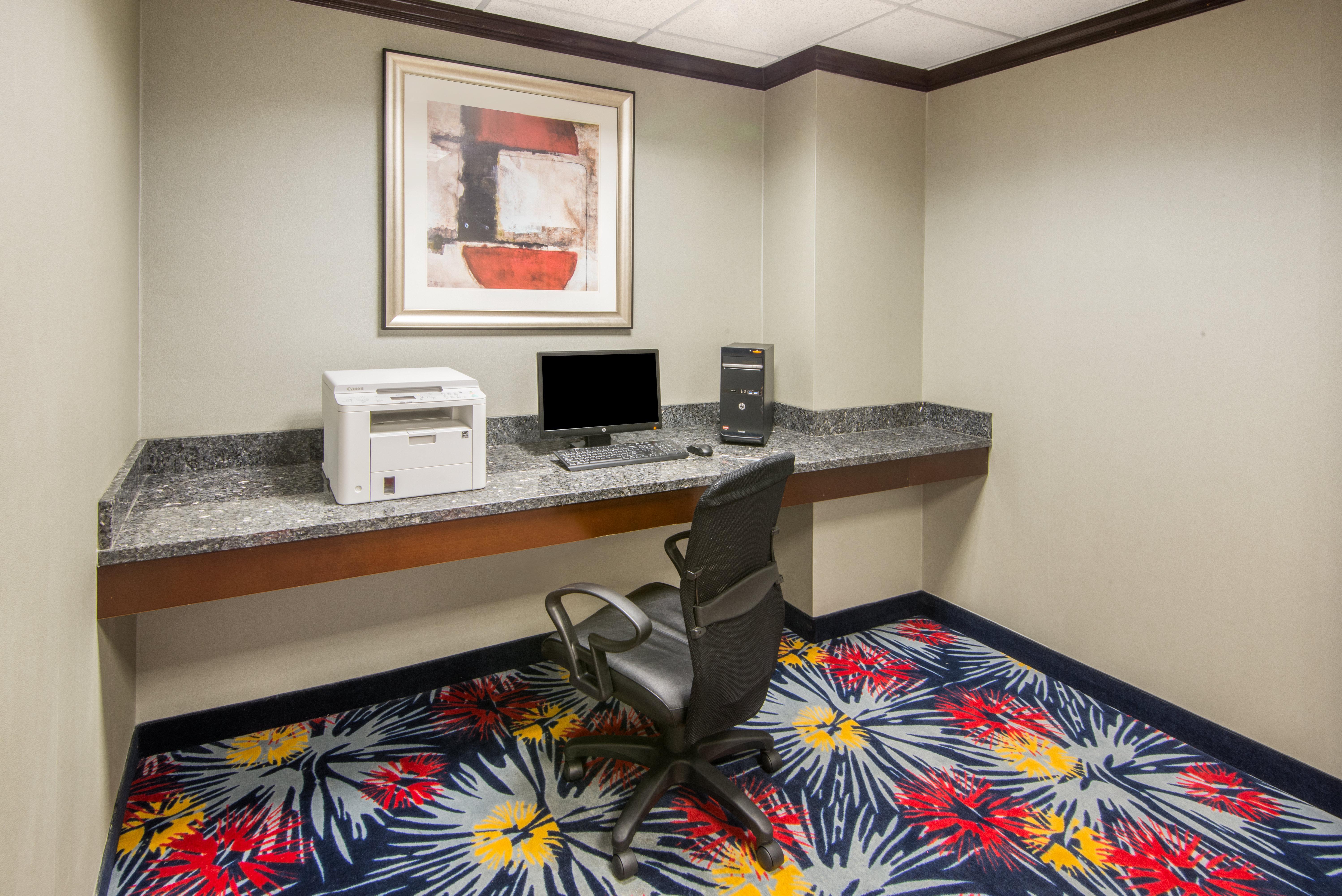 Holiday Inn Express Cleveland Airport - Brook Park By Ihg Exterior photo