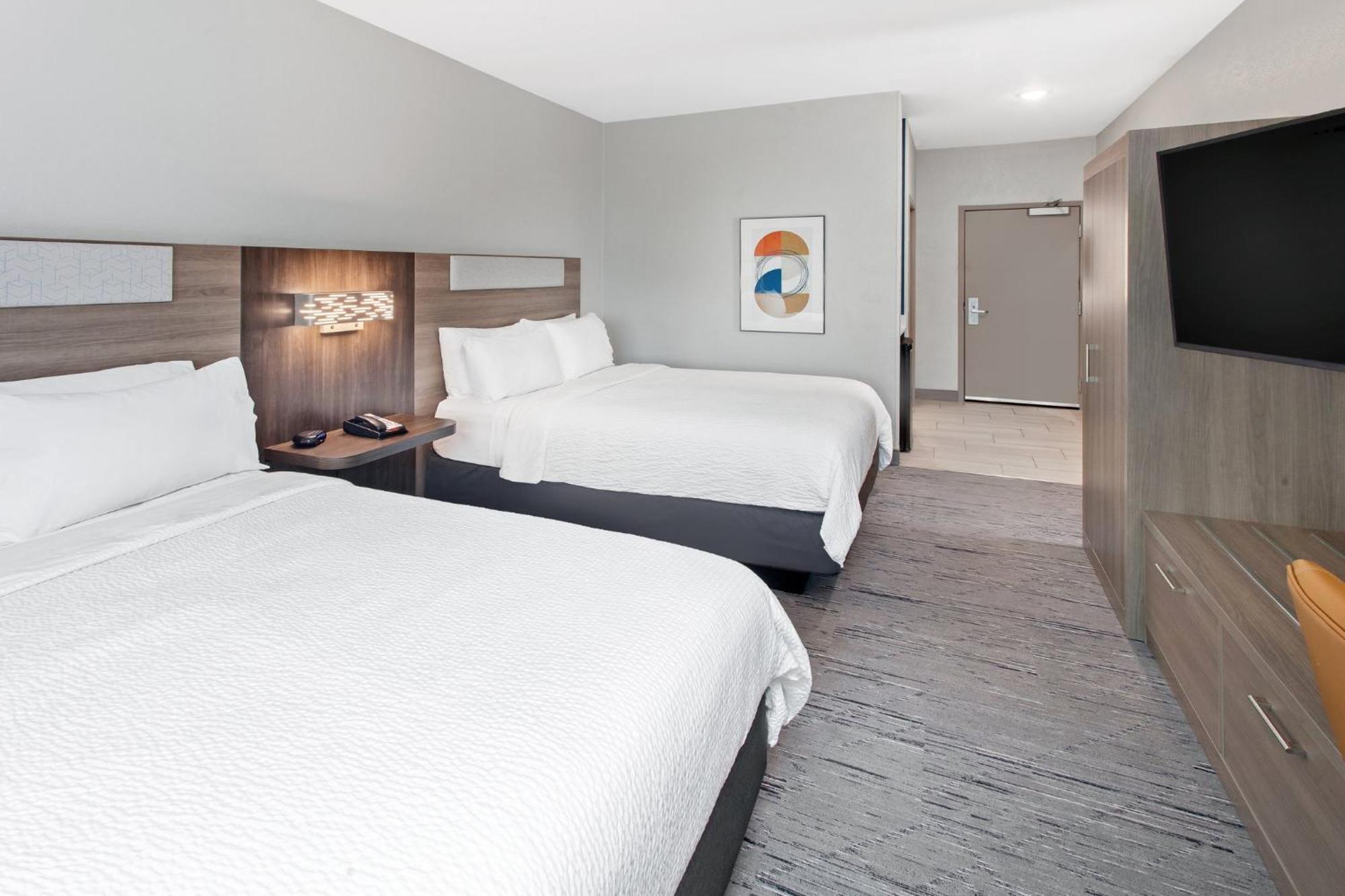 Holiday Inn Express Cleveland Airport - Brook Park By Ihg Exterior photo