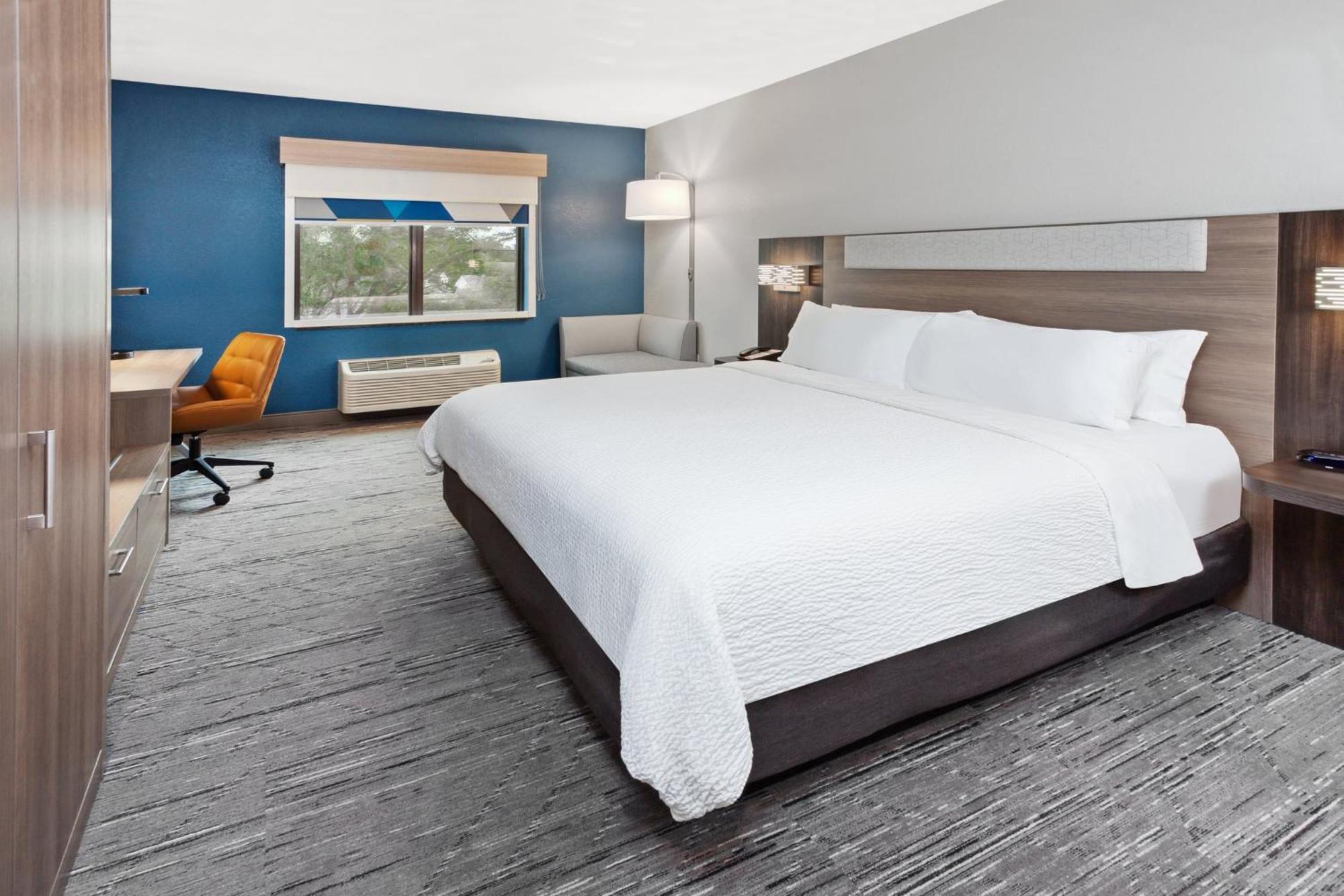 Holiday Inn Express Cleveland Airport - Brook Park By Ihg Exterior photo
