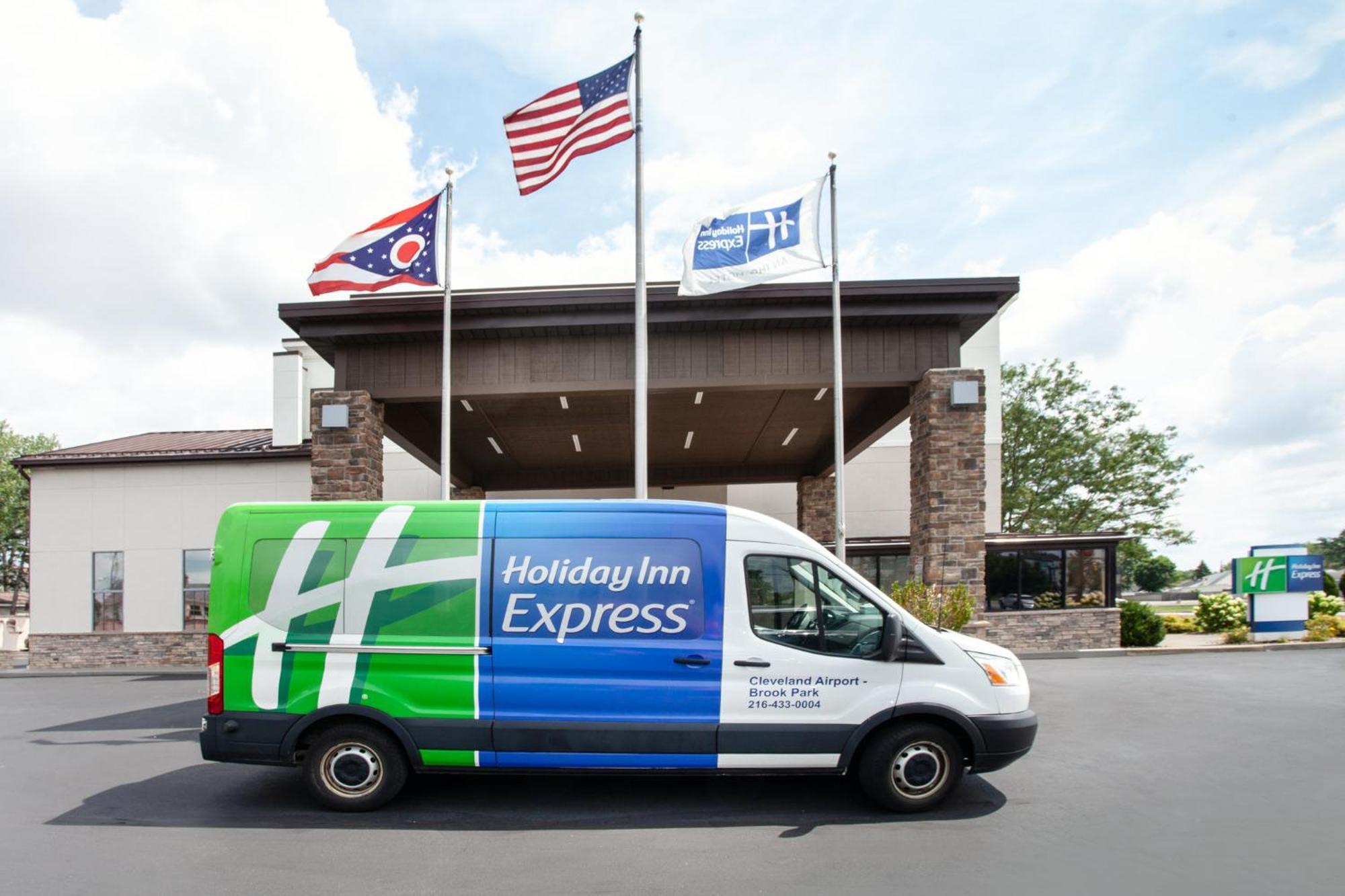Holiday Inn Express Cleveland Airport - Brook Park By Ihg Exterior photo