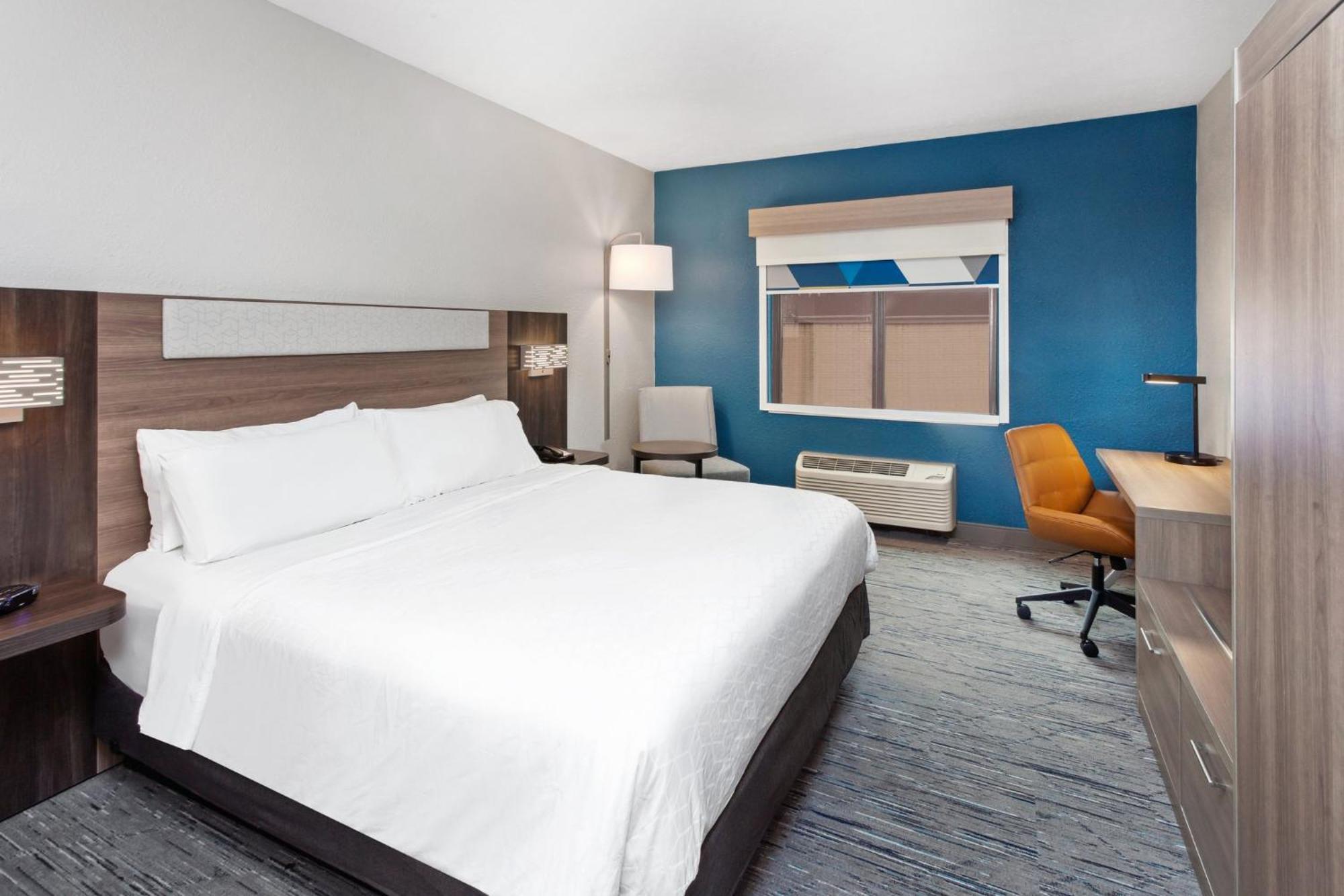 Holiday Inn Express Cleveland Airport - Brook Park By Ihg Exterior photo