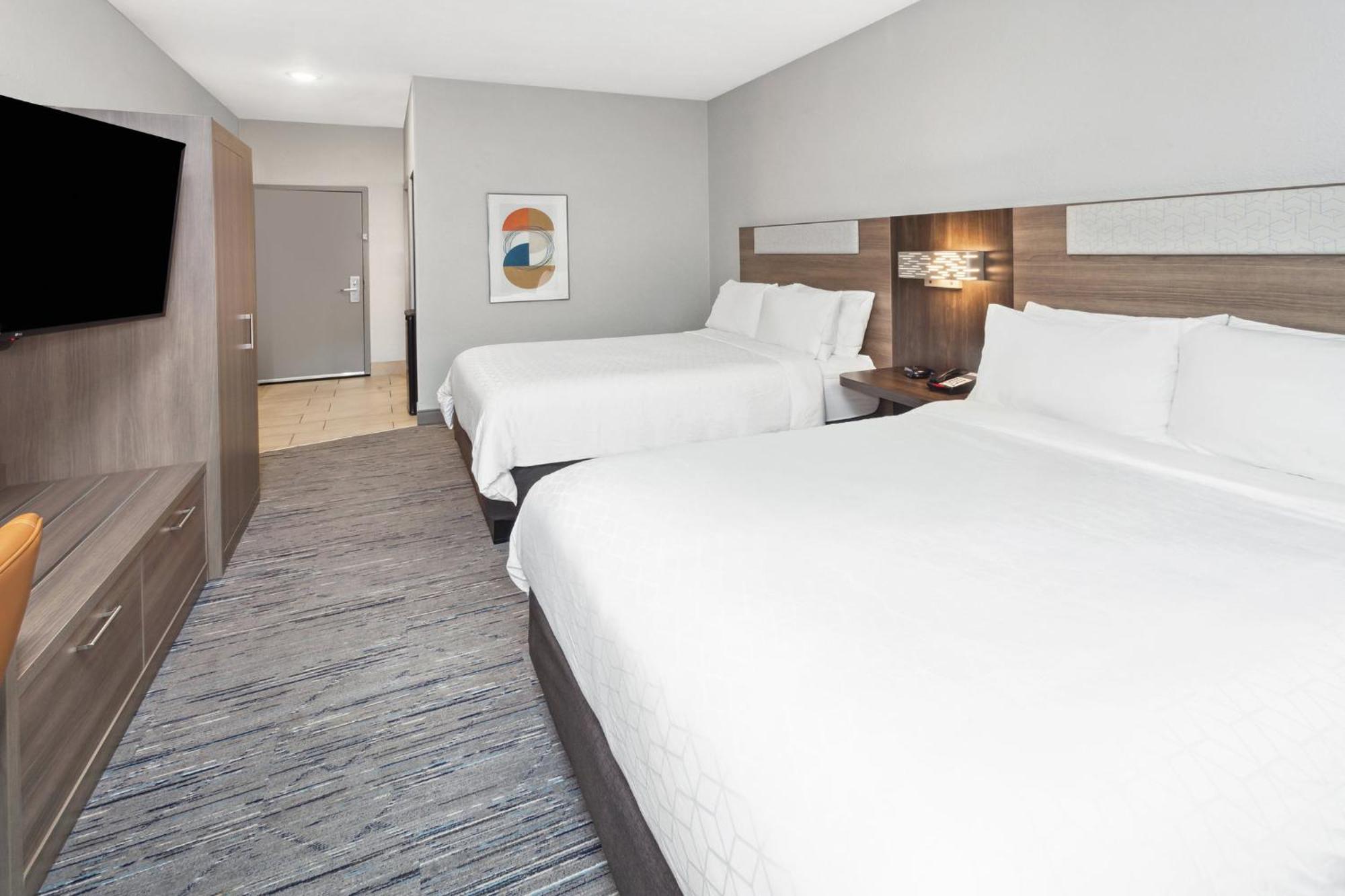 Holiday Inn Express Cleveland Airport - Brook Park By Ihg Exterior photo