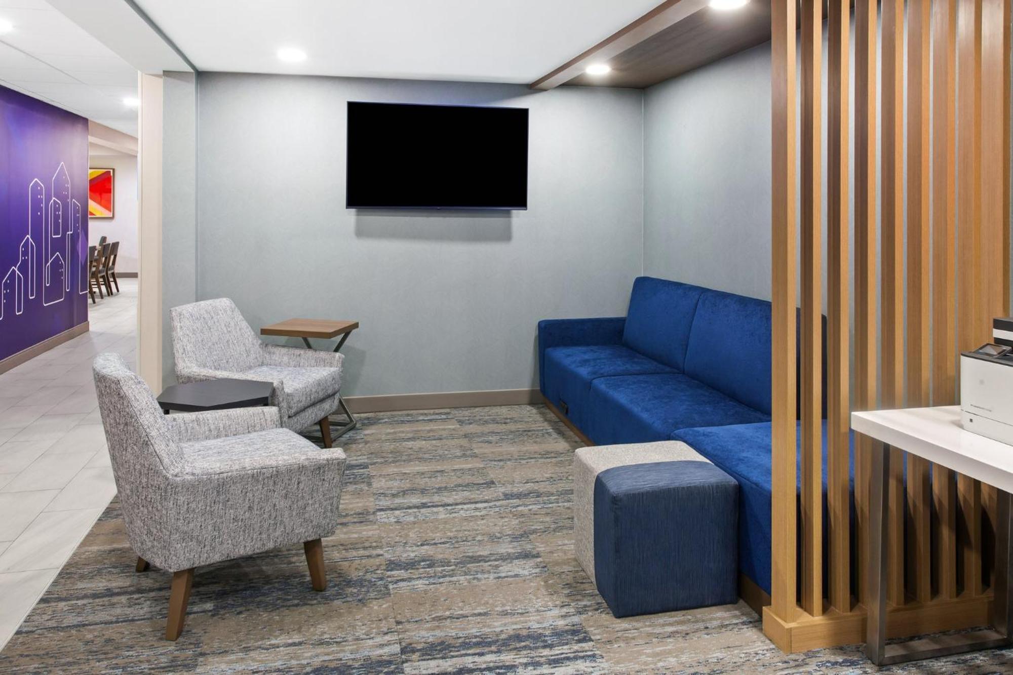 Holiday Inn Express Cleveland Airport - Brook Park By Ihg Exterior photo