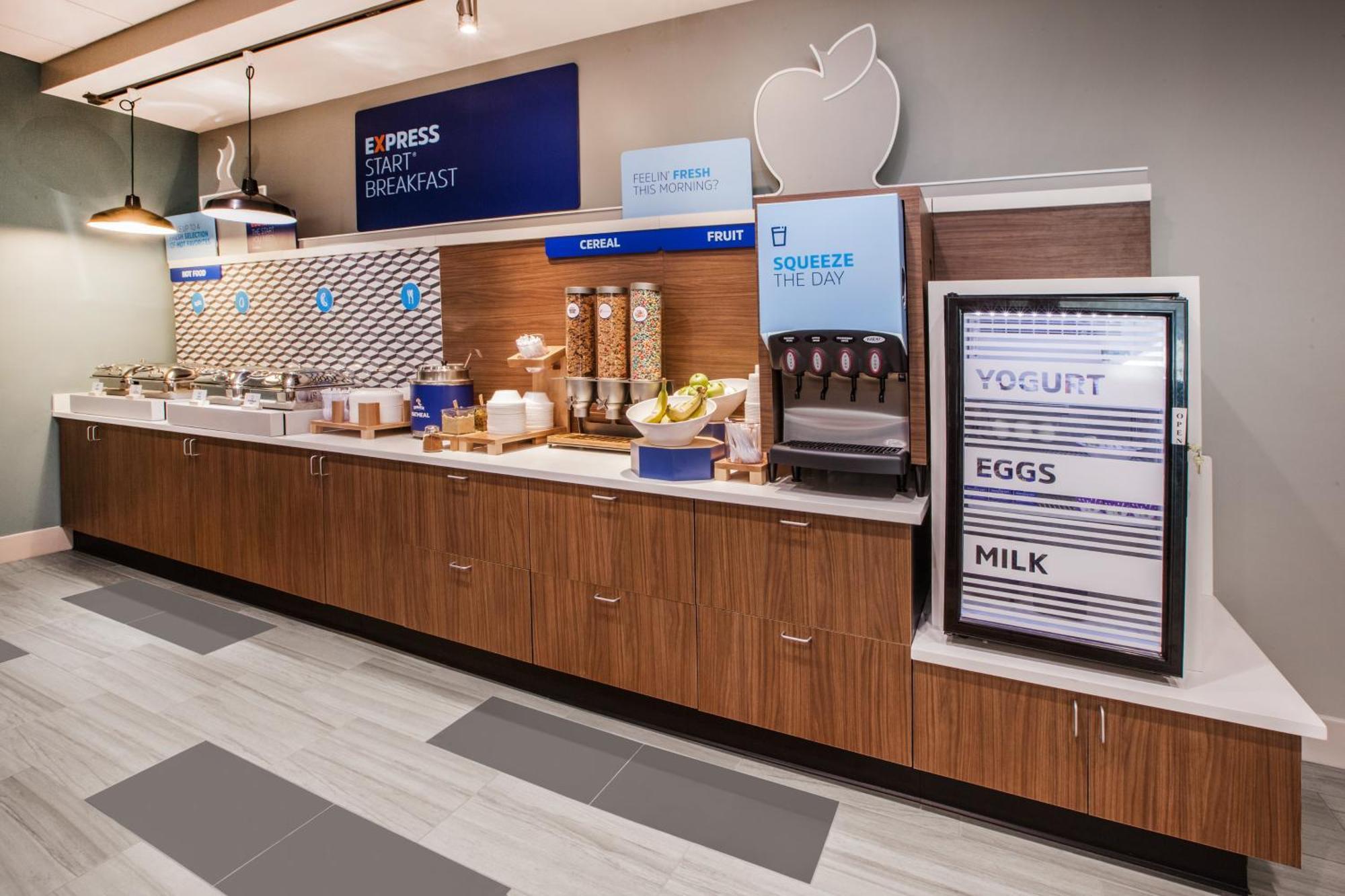 Holiday Inn Express Cleveland Airport - Brook Park By Ihg Exterior photo