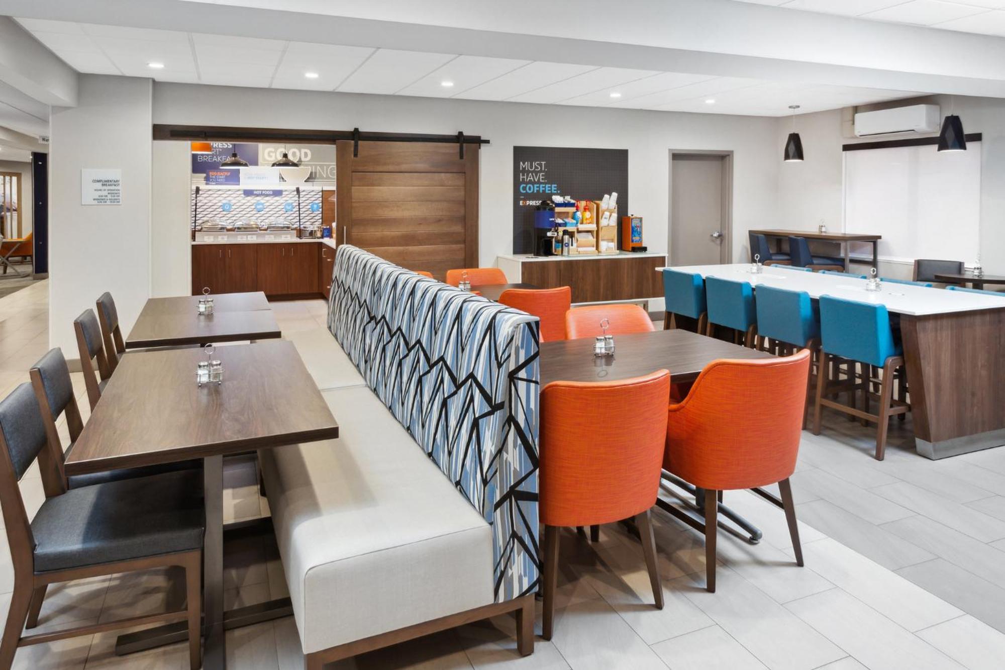 Holiday Inn Express Cleveland Airport - Brook Park By Ihg Exterior photo