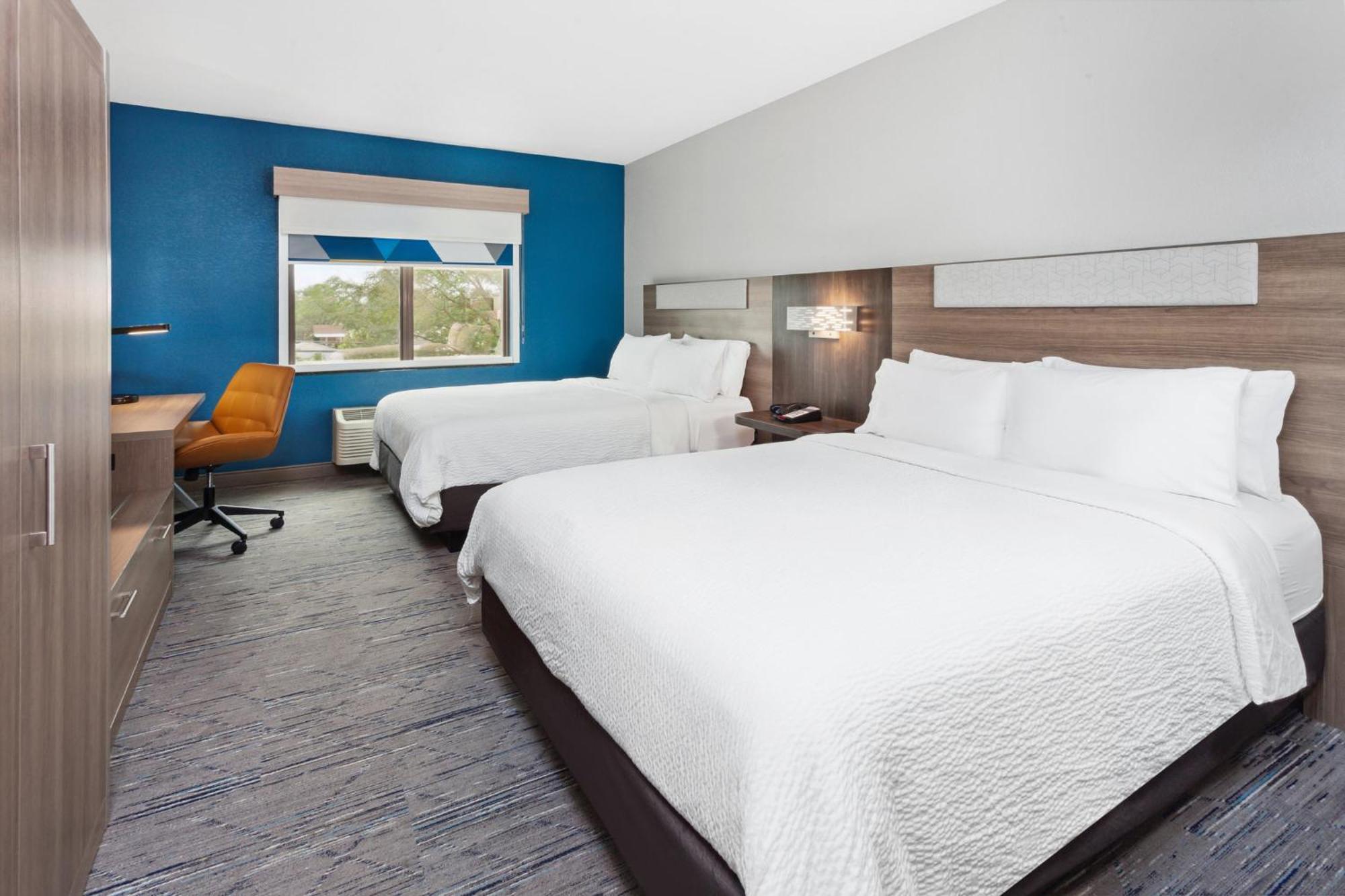 Holiday Inn Express Cleveland Airport - Brook Park By Ihg Exterior photo