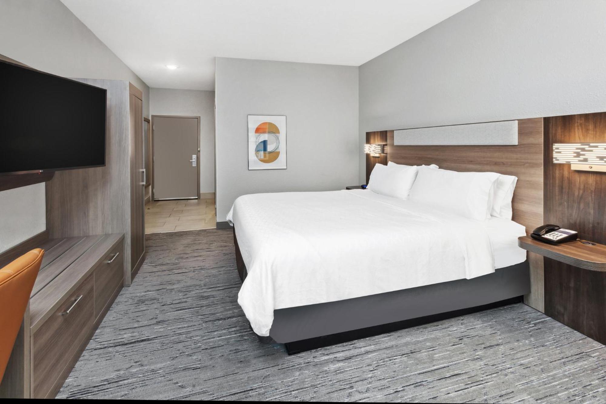 Holiday Inn Express Cleveland Airport - Brook Park By Ihg Exterior photo