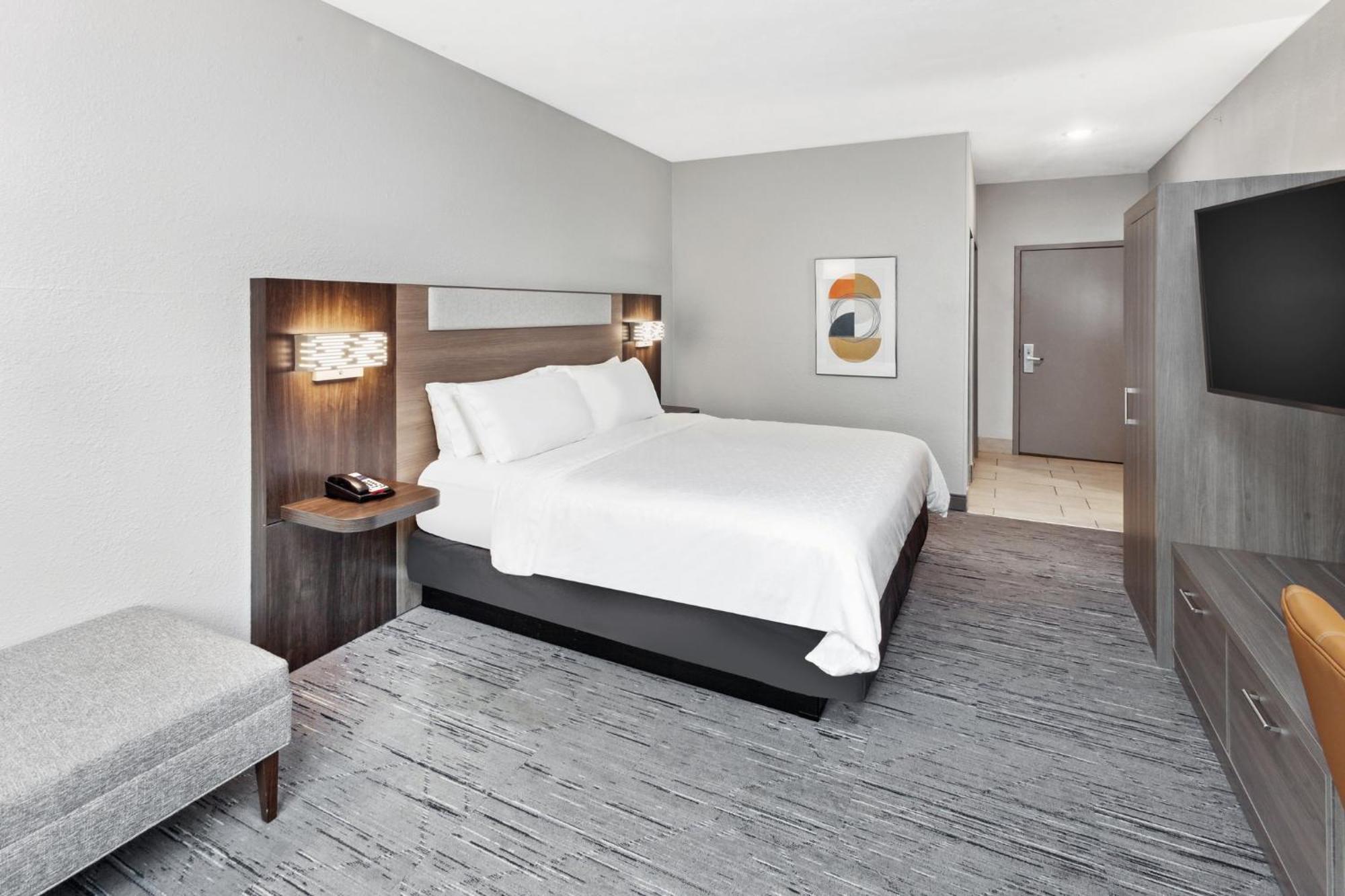 Holiday Inn Express Cleveland Airport - Brook Park By Ihg Exterior photo