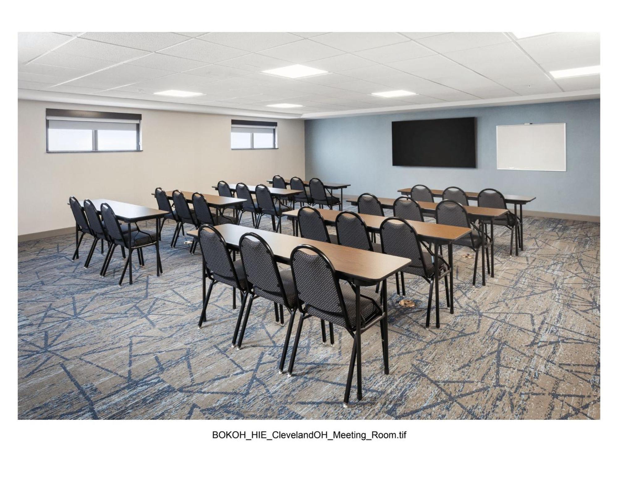 Holiday Inn Express Cleveland Airport - Brook Park By Ihg Exterior photo