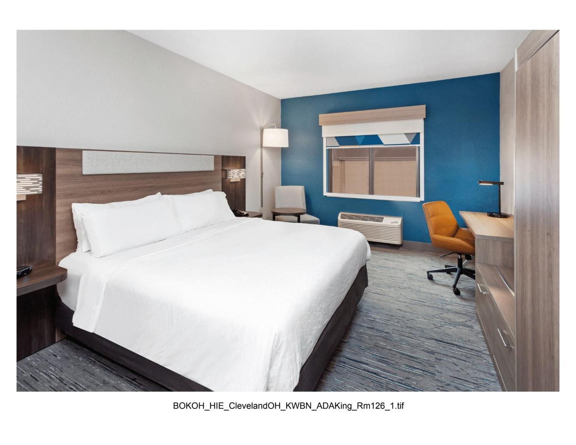 Holiday Inn Express Cleveland Airport - Brook Park By Ihg Exterior photo
