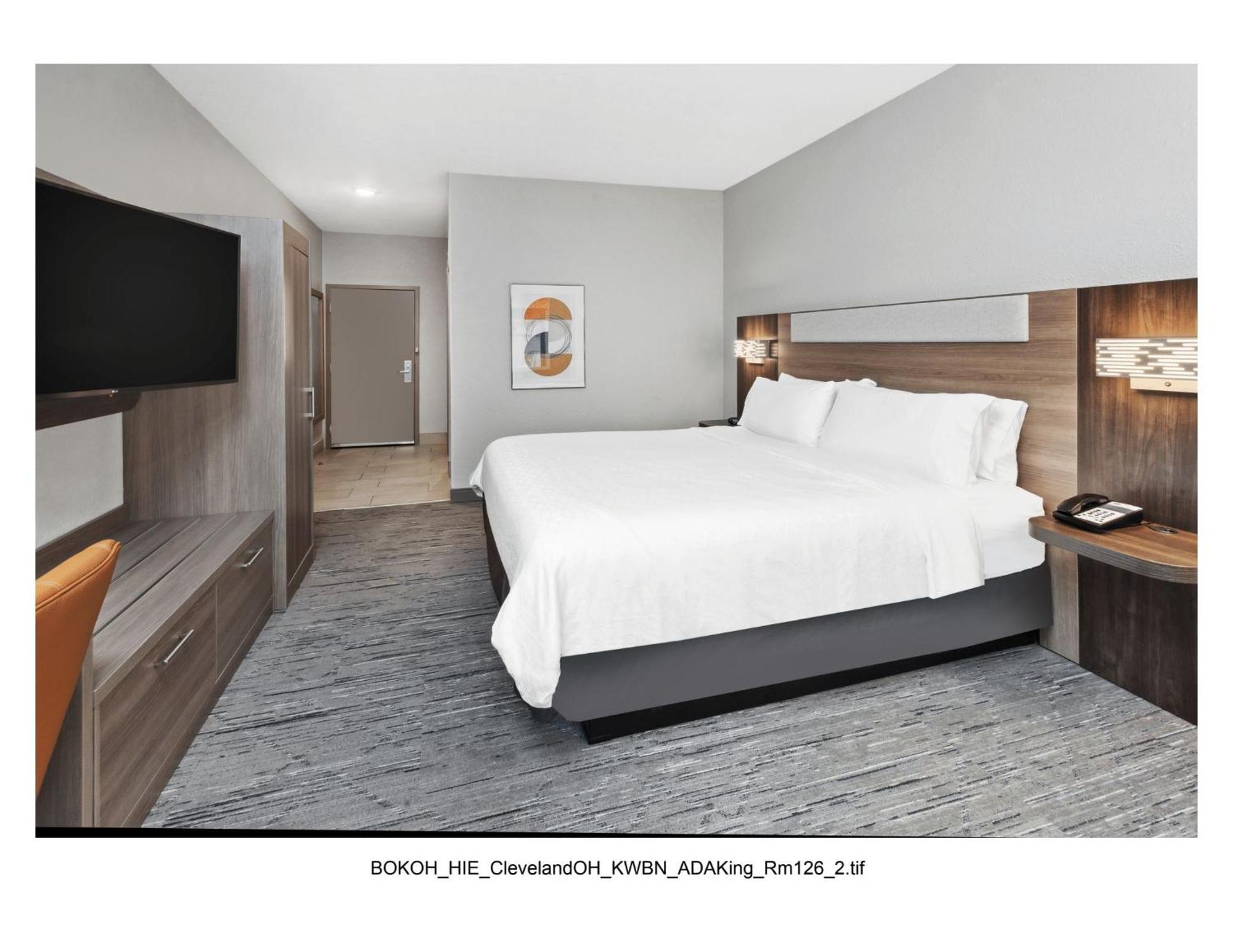 Holiday Inn Express Cleveland Airport - Brook Park By Ihg Exterior photo