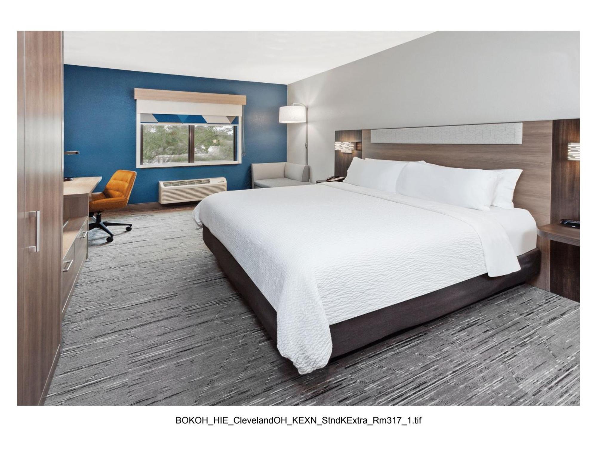 Holiday Inn Express Cleveland Airport - Brook Park By Ihg Exterior photo