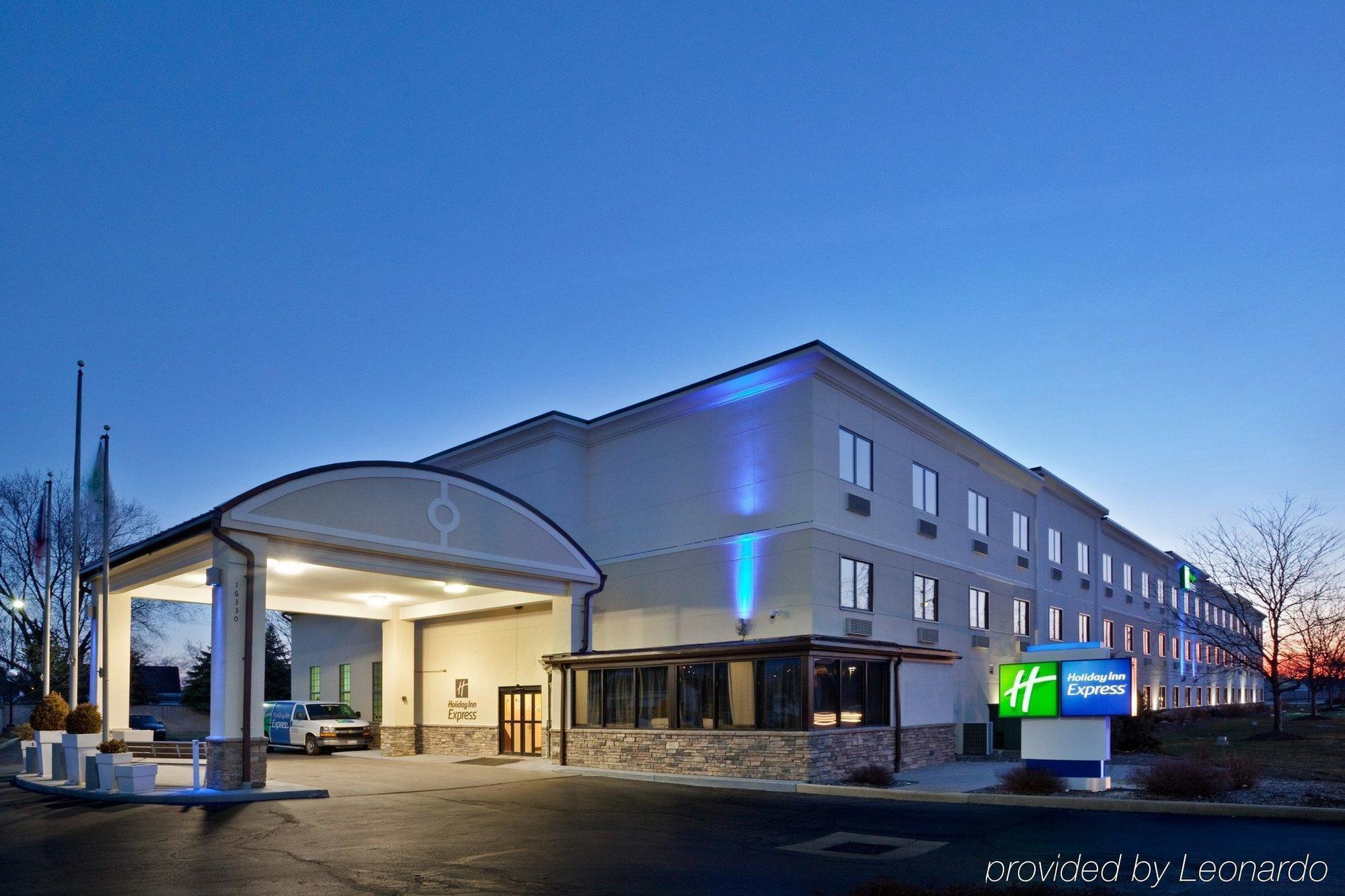 Holiday Inn Express Cleveland Airport - Brook Park By Ihg Exterior photo