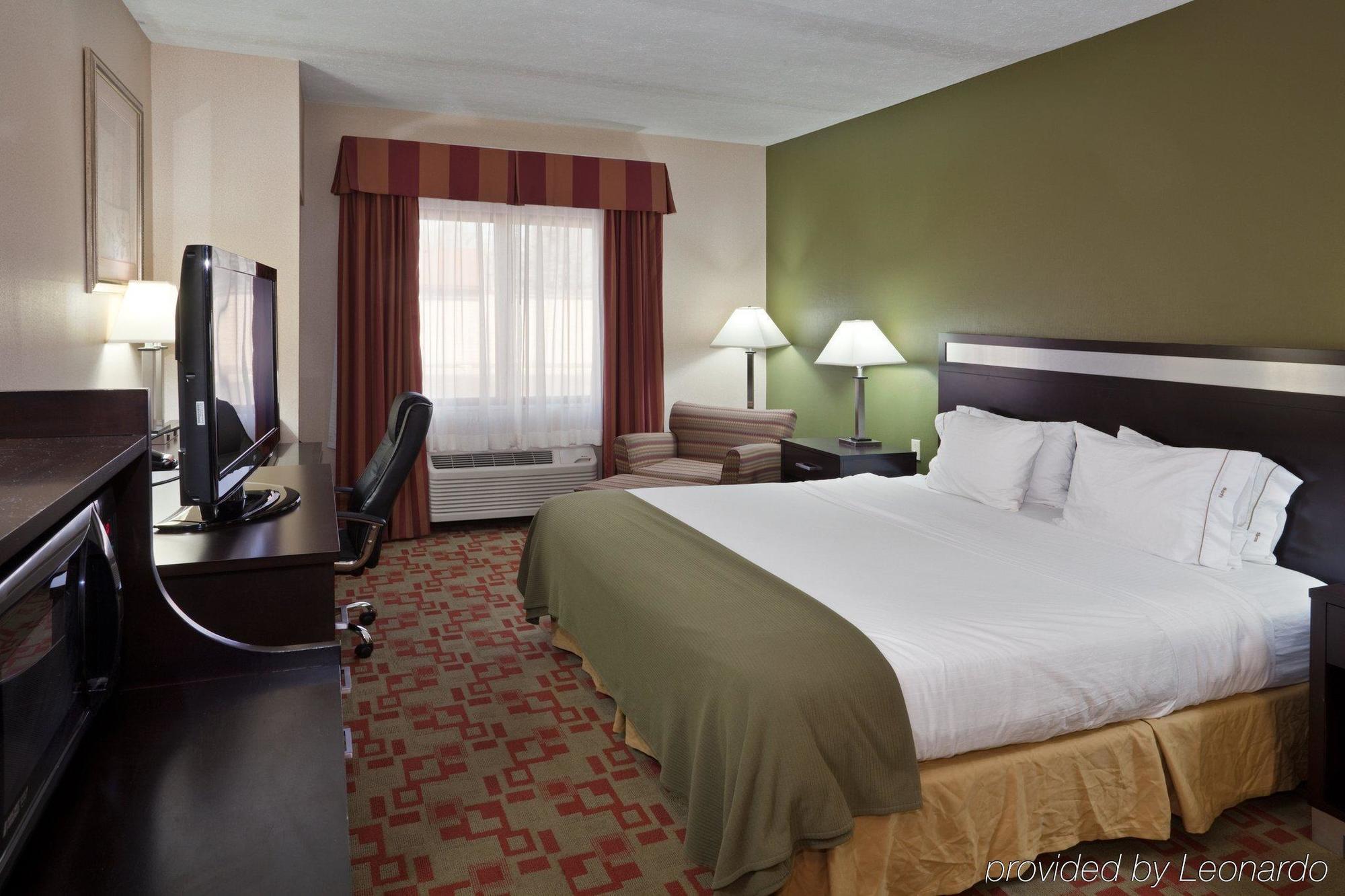 Holiday Inn Express Cleveland Airport - Brook Park By Ihg Room photo